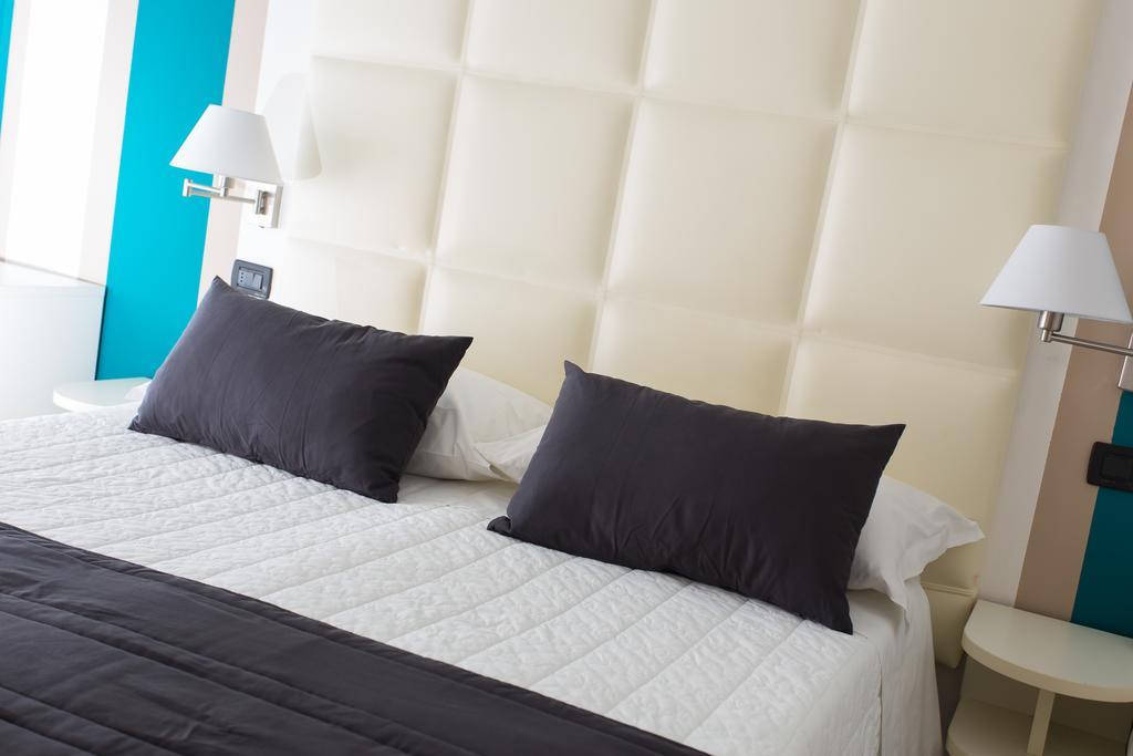 Hotel Flora ميلانو ماريتيما المظهر الخارجي الصورة