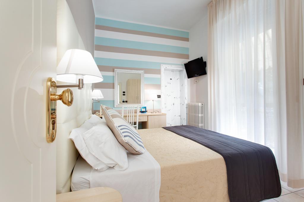 Hotel Flora ميلانو ماريتيما المظهر الخارجي الصورة