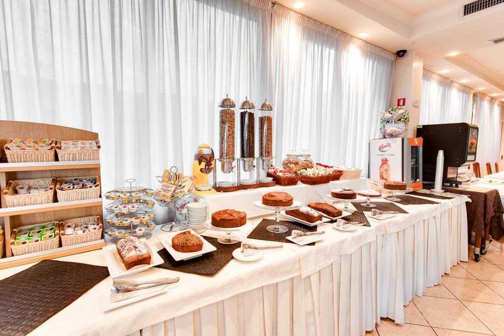Hotel Flora ميلانو ماريتيما المظهر الخارجي الصورة