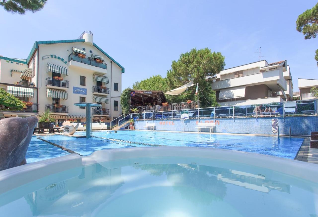 Hotel Flora ميلانو ماريتيما المظهر الخارجي الصورة
