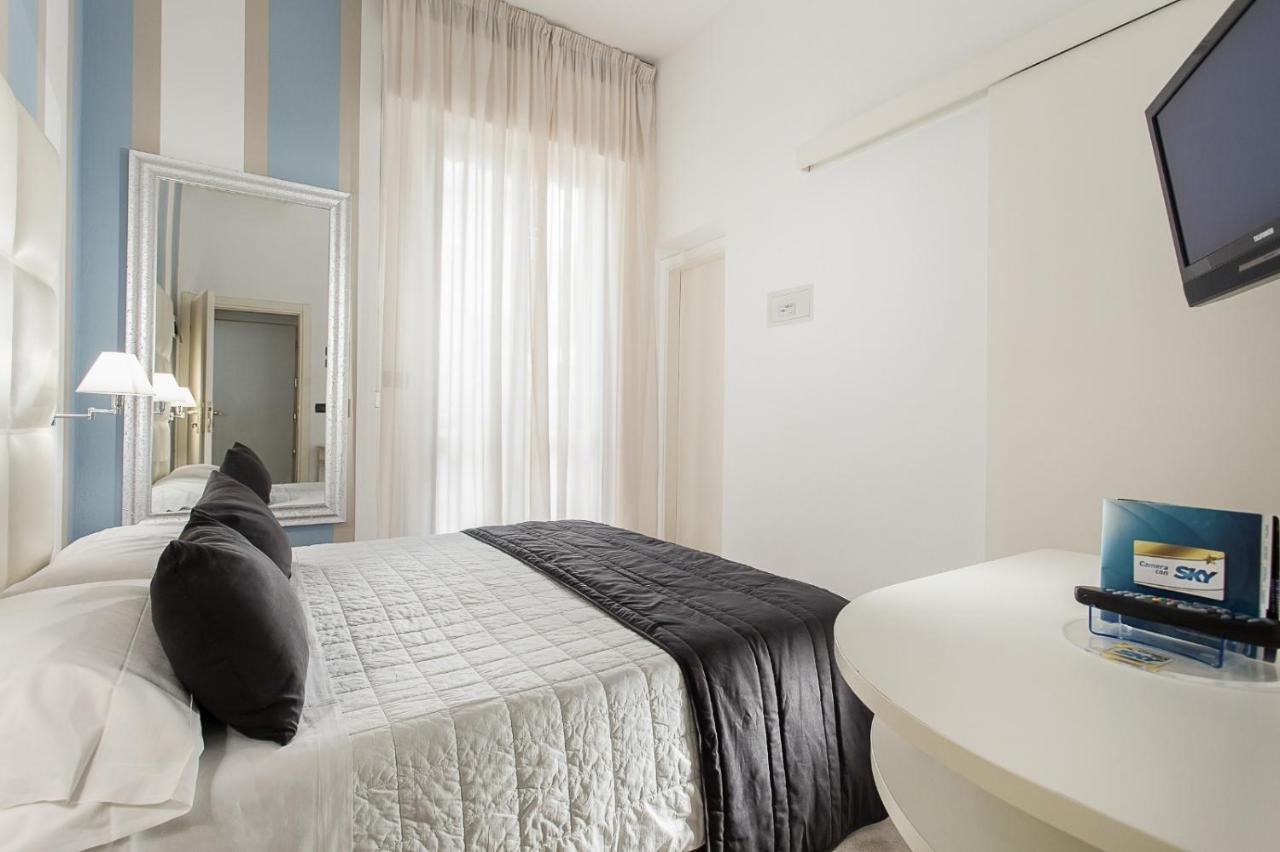 Hotel Flora ميلانو ماريتيما المظهر الخارجي الصورة