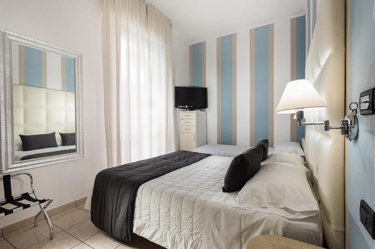 Hotel Flora ميلانو ماريتيما المظهر الخارجي الصورة
