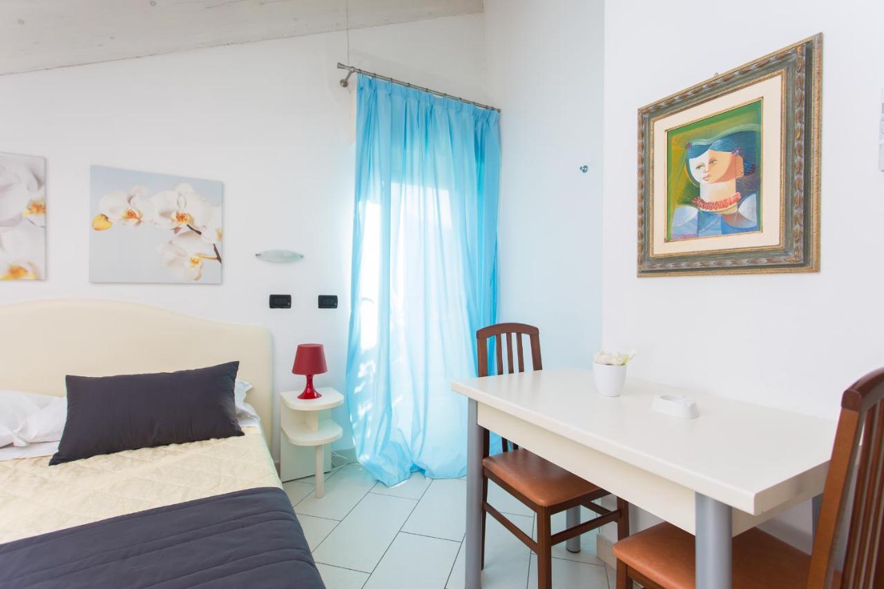 Hotel Flora ميلانو ماريتيما المظهر الخارجي الصورة